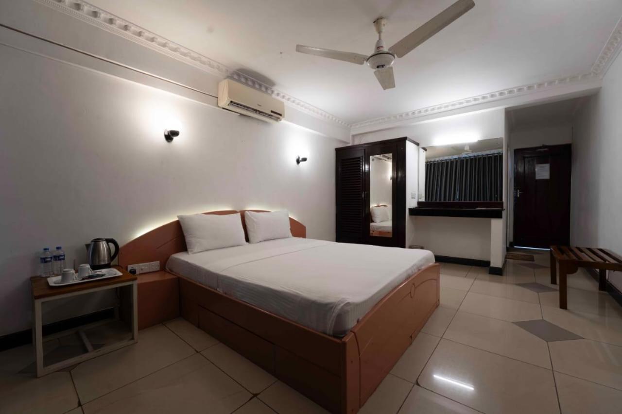 Topaz Beach Hotel Негомбо Екстериор снимка